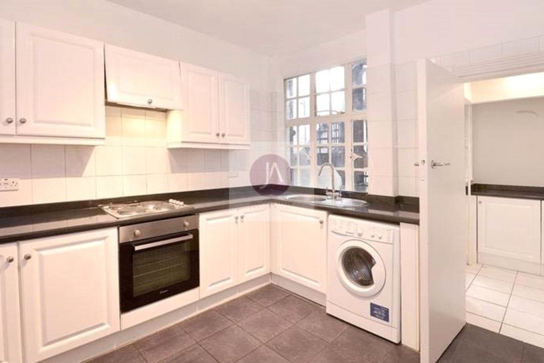 5 bedroom Flat to rent in Strathmore Court-view3