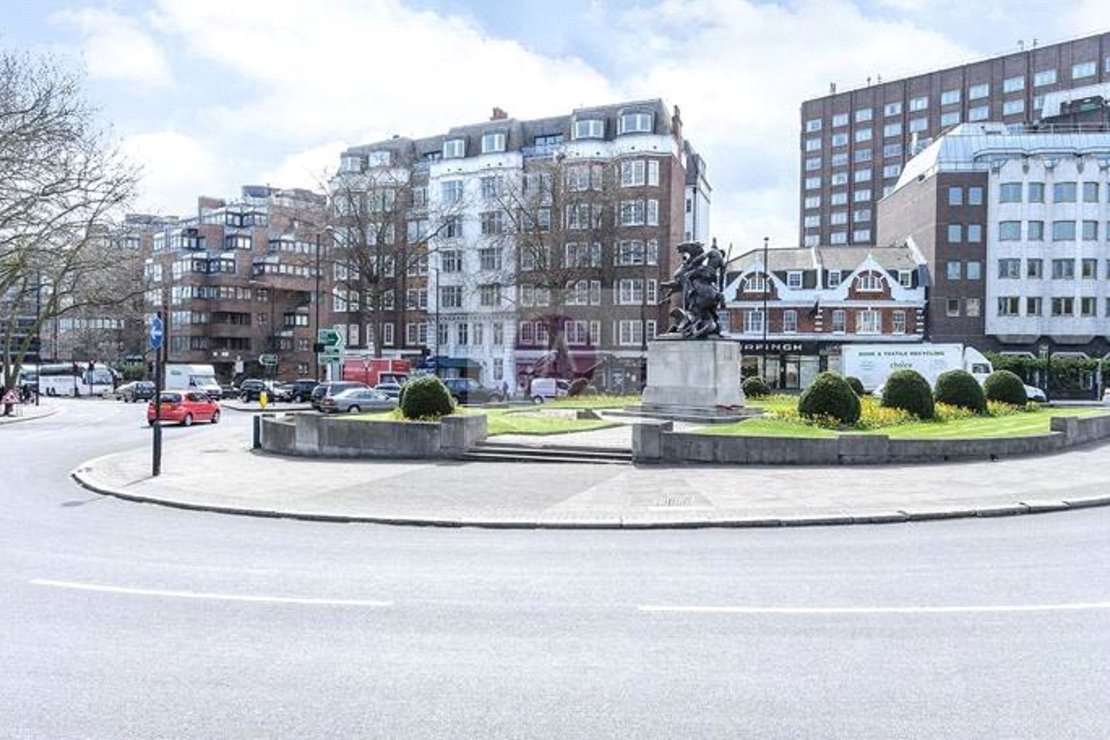 5 bedroom Flat to rent in Strathmore Court-view10