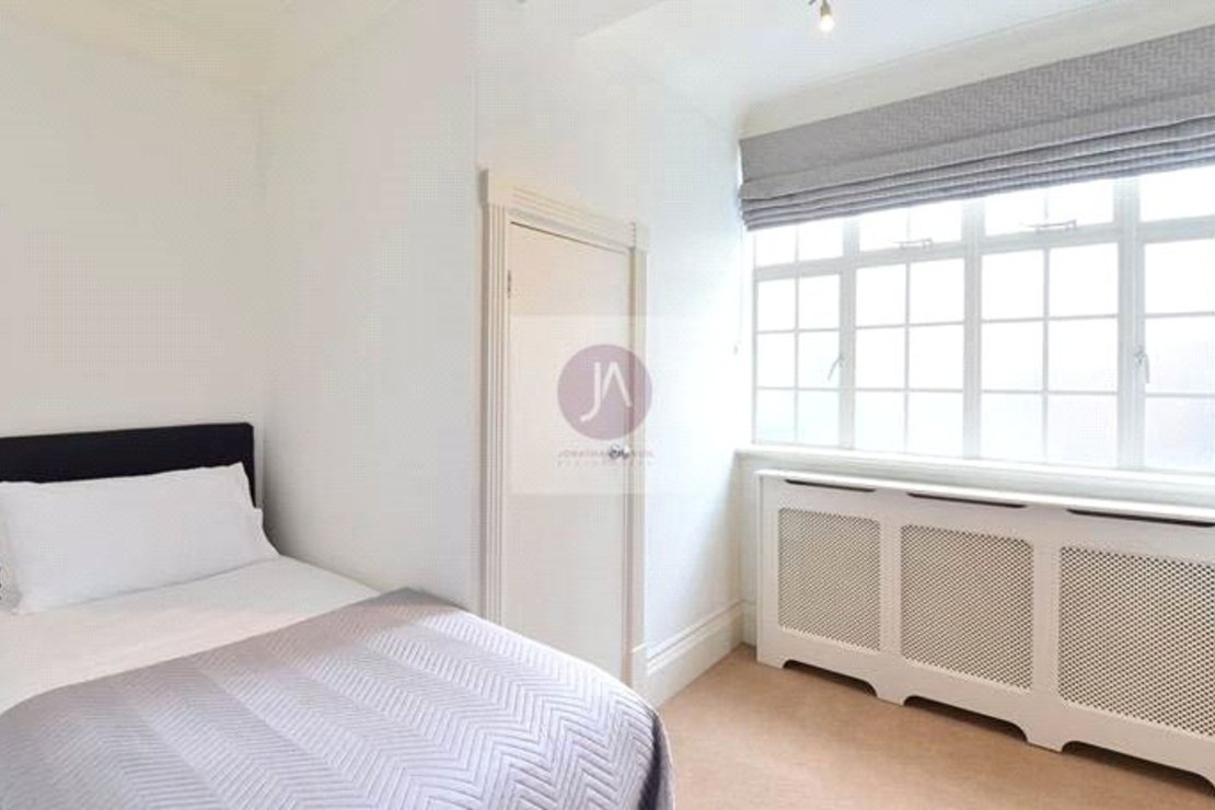 5 bedroom Flat to rent in Strathmore Court-view8