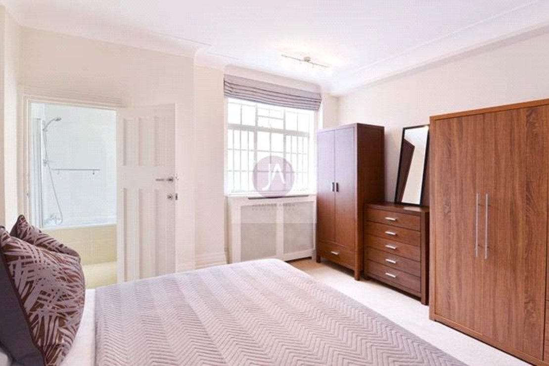 5 bedroom Flat to rent in Strathmore Court-view9