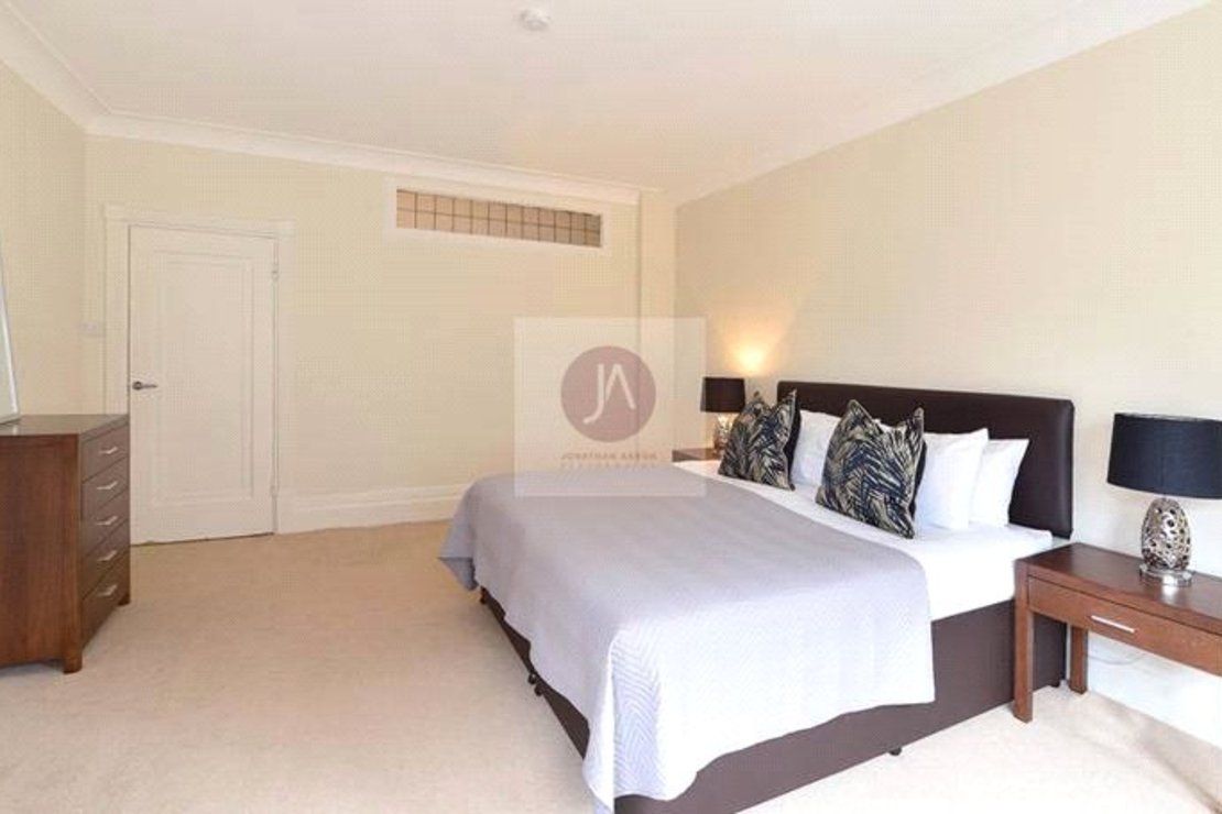 5 bedroom Flat to rent in Strathmore Court-view5