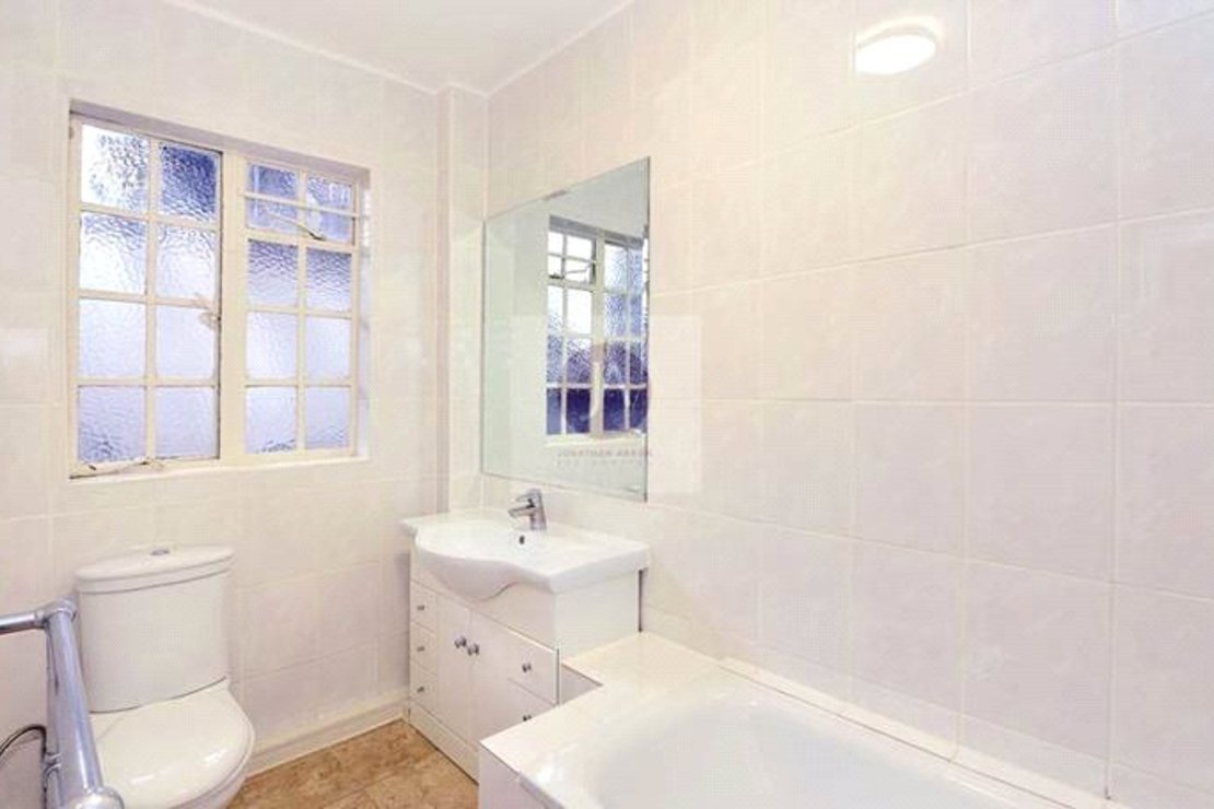5 bedroom Flat to rent in Strathmore Court-view7