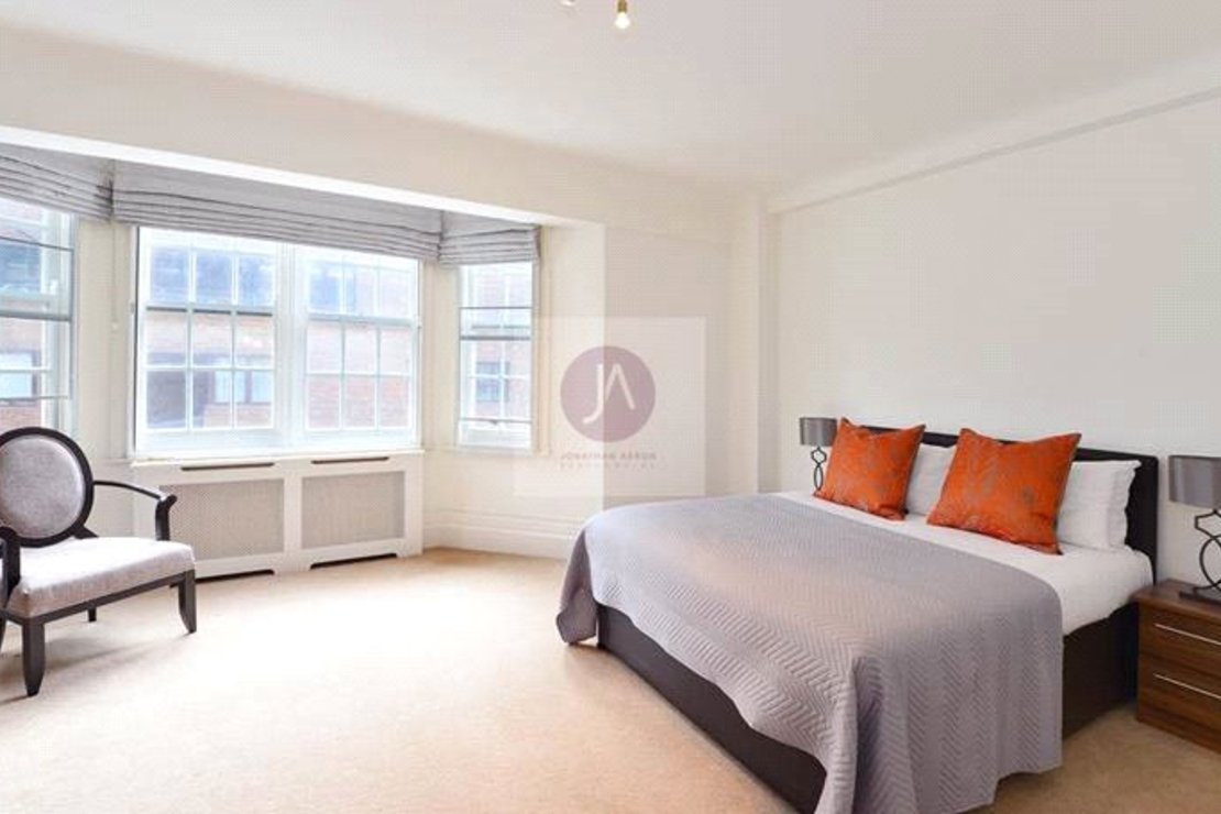 5 bedroom Flat to rent in Strathmore Court-view6