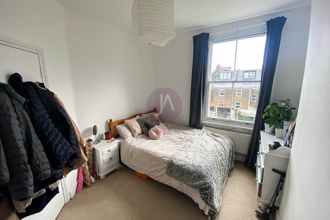 2 bedroom Flat to rent in Streatley Road-view13
