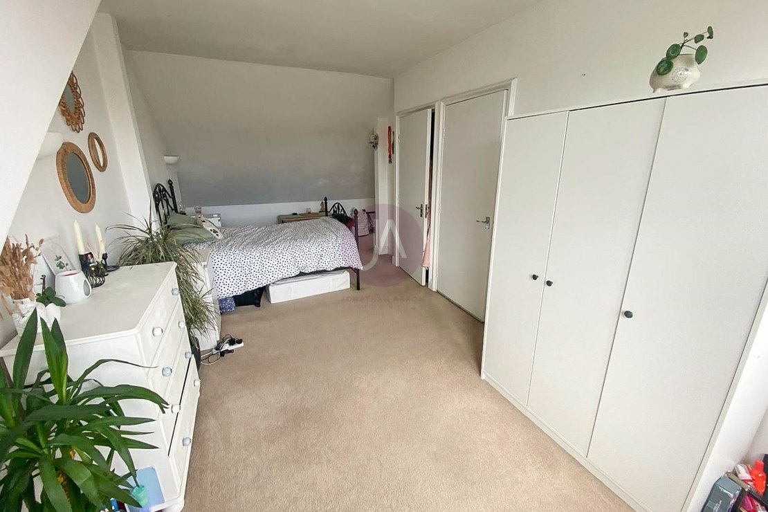 2 bedroom Flat to rent in Streatley Road-view12