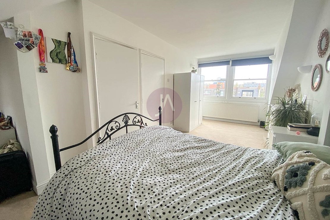 2 bedroom Flat to rent in Streatley Road-view6