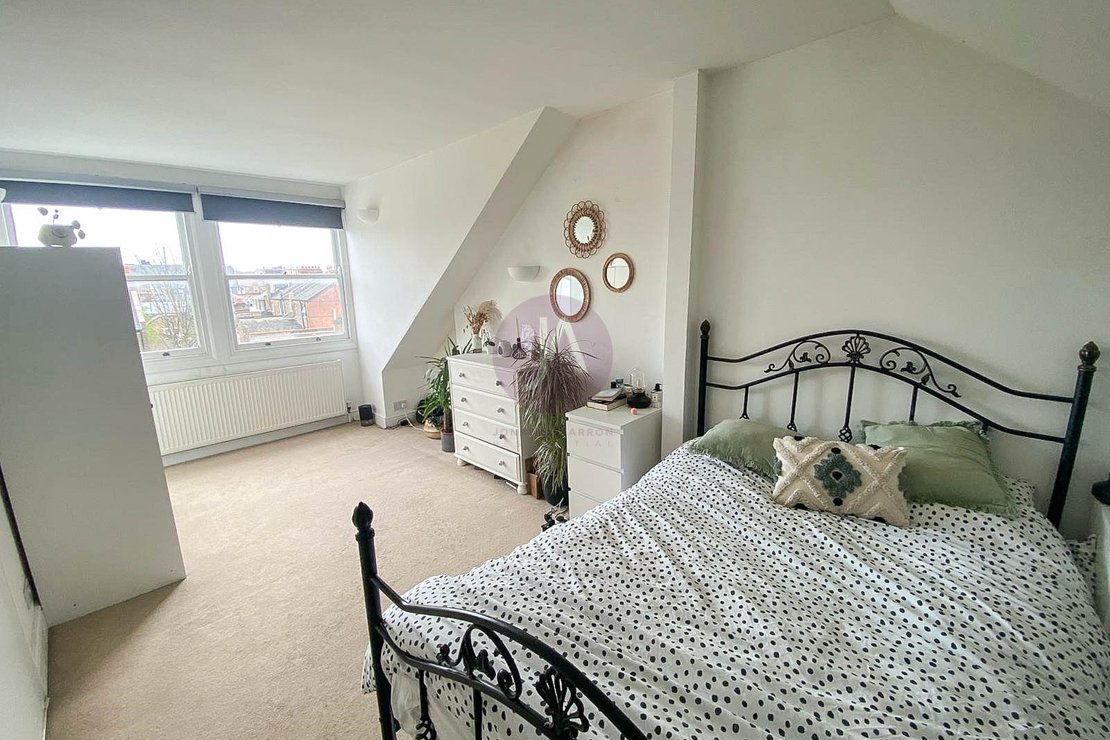2 bedroom Flat to rent in Streatley Road-view11