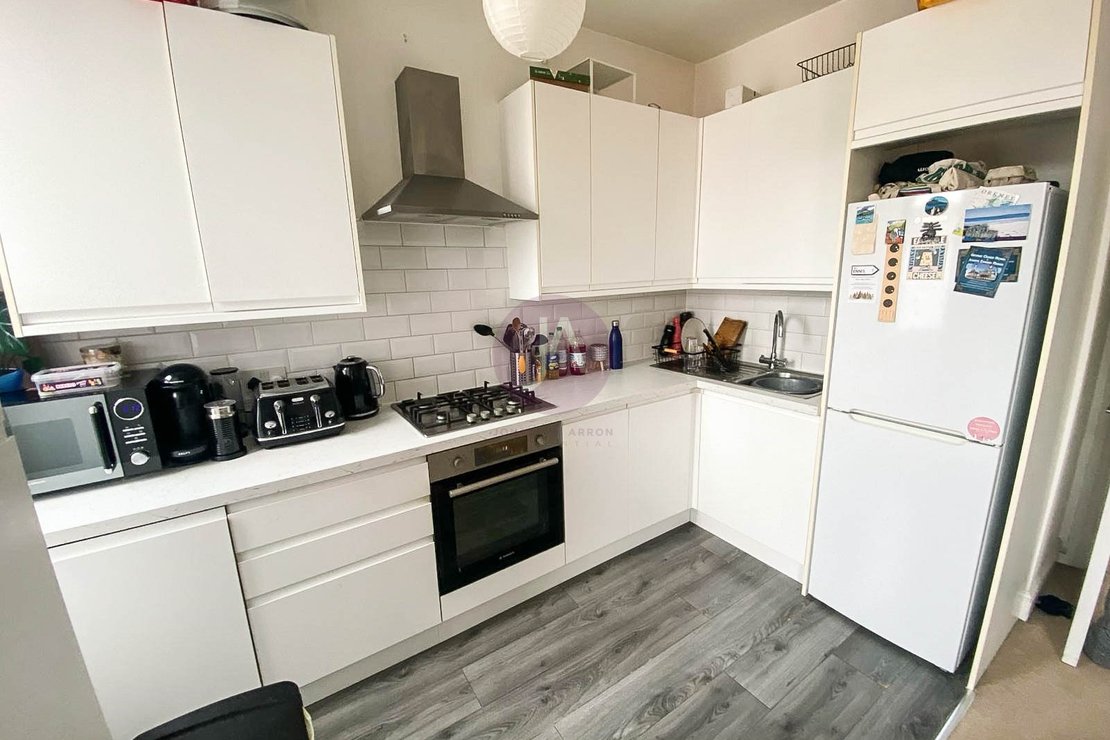 2 bedroom Flat to rent in Streatley Road-view17