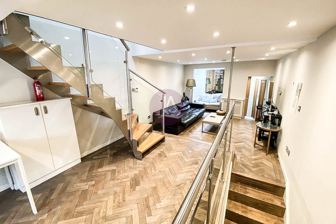 3 bedroom Flat to rent in Strutton Ground-view6