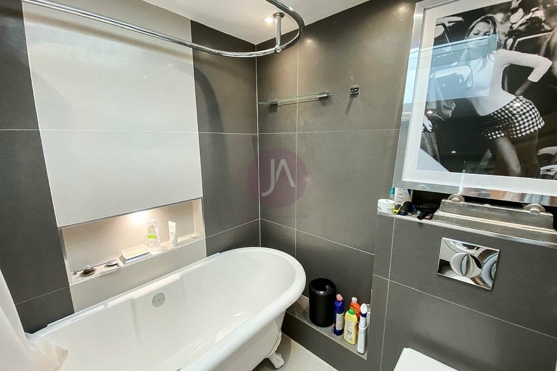 3 bedroom Flat to rent in Strutton Ground-view13