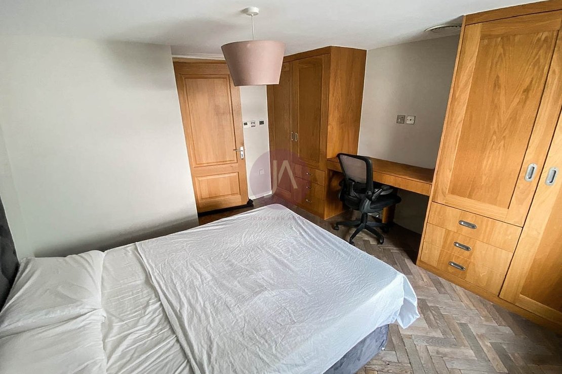 3 bedroom Flat to rent in Strutton Ground-view12
