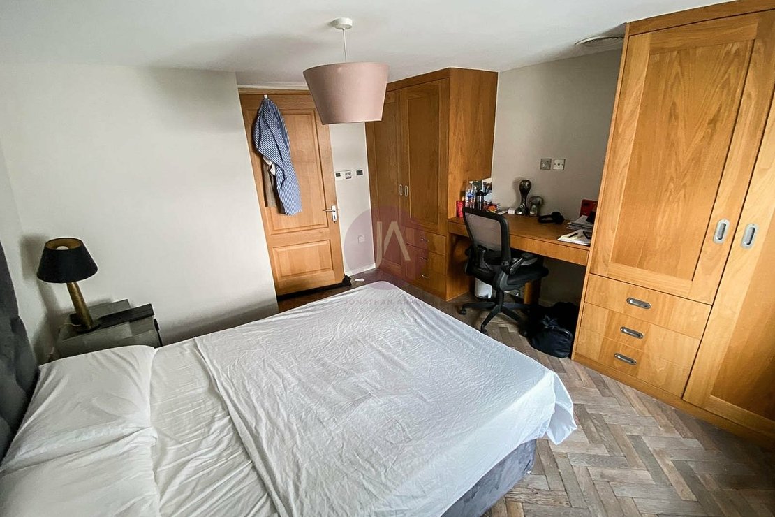 3 bedroom Flat to rent in Strutton Ground-view8