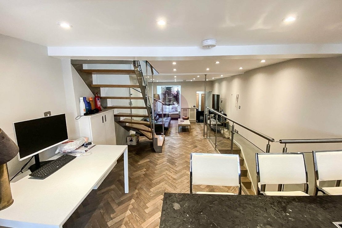 3 bedroom Flat to rent in Strutton Ground-view3