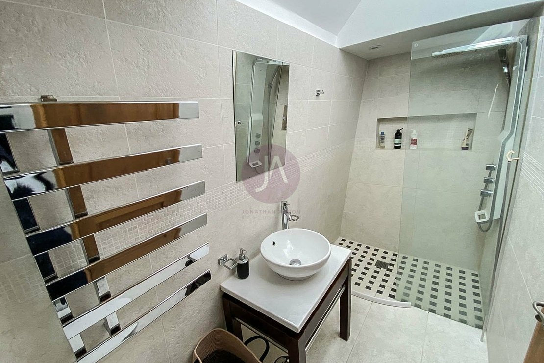 3 bedroom Flat to rent in Strutton Ground-view11