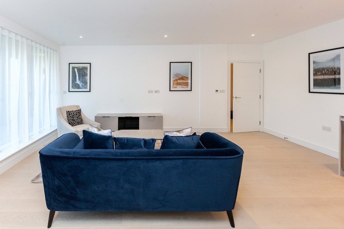 2 bedroom Flat to rent in The Avenue-view4