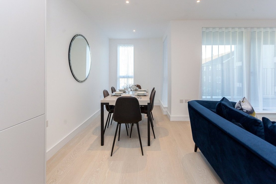 2 bedroom Flat to rent in The Avenue-view3