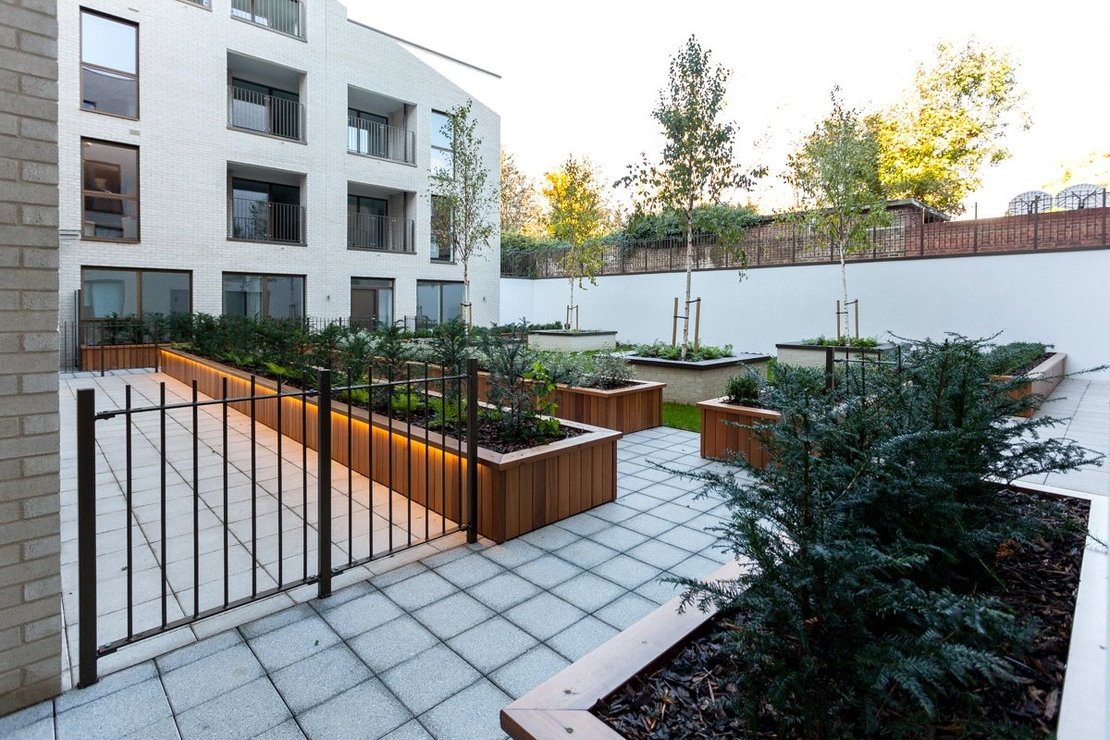 2 bedroom Flat to rent in The Avenue-view11