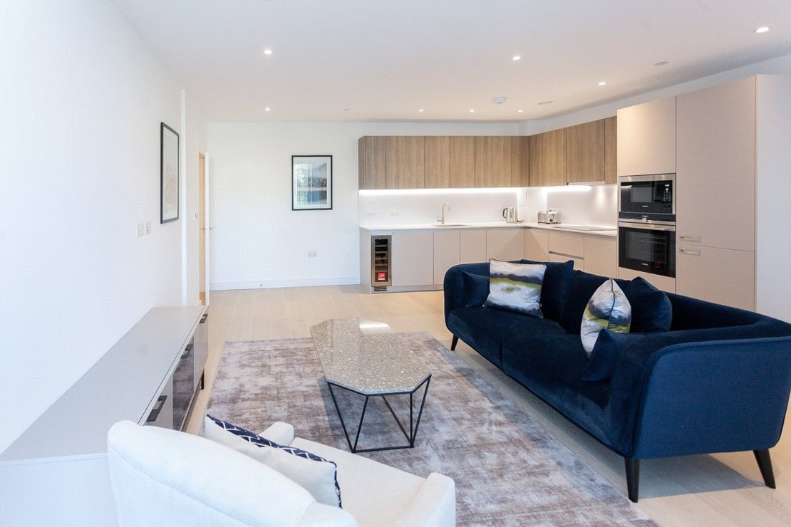 2 bedroom Flat to rent in The Avenue-view1