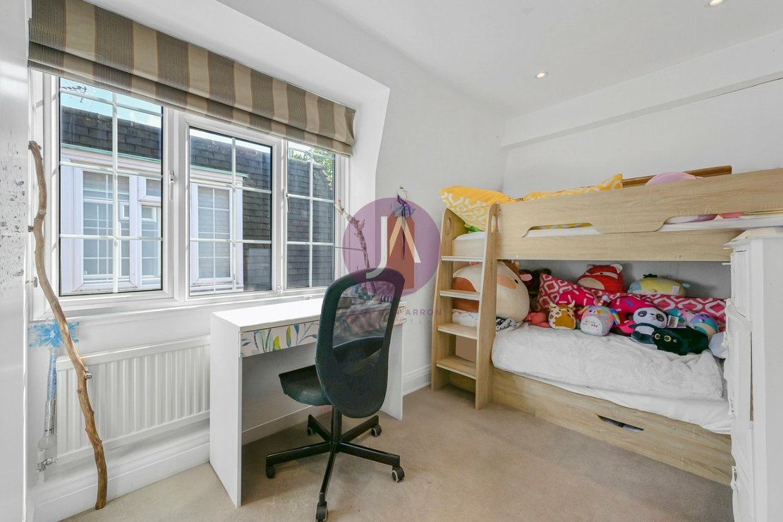 4 bedroom House to rent in The Marlowes-view10