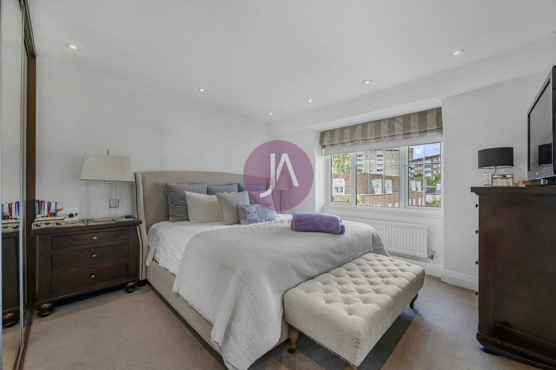 4 bedroom House to rent in The Marlowes-view7