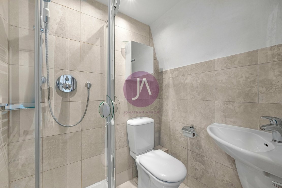 4 bedroom House to rent in The Marlowes-view13