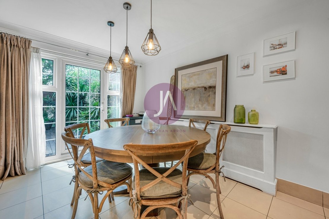 4 bedroom House to rent in The Marlowes-view6