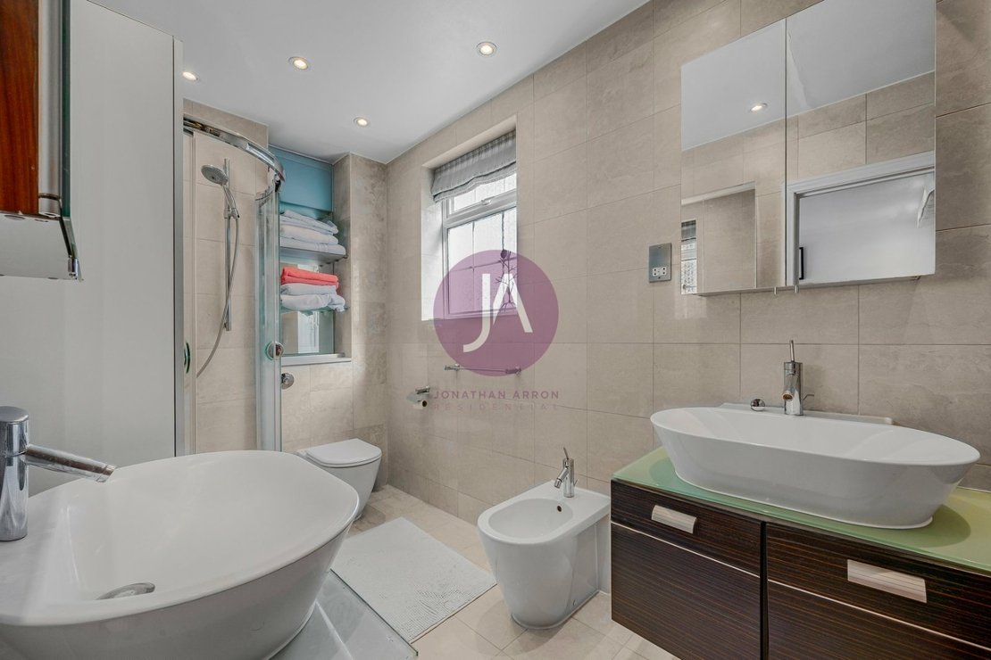 4 bedroom House to rent in The Marlowes-view11