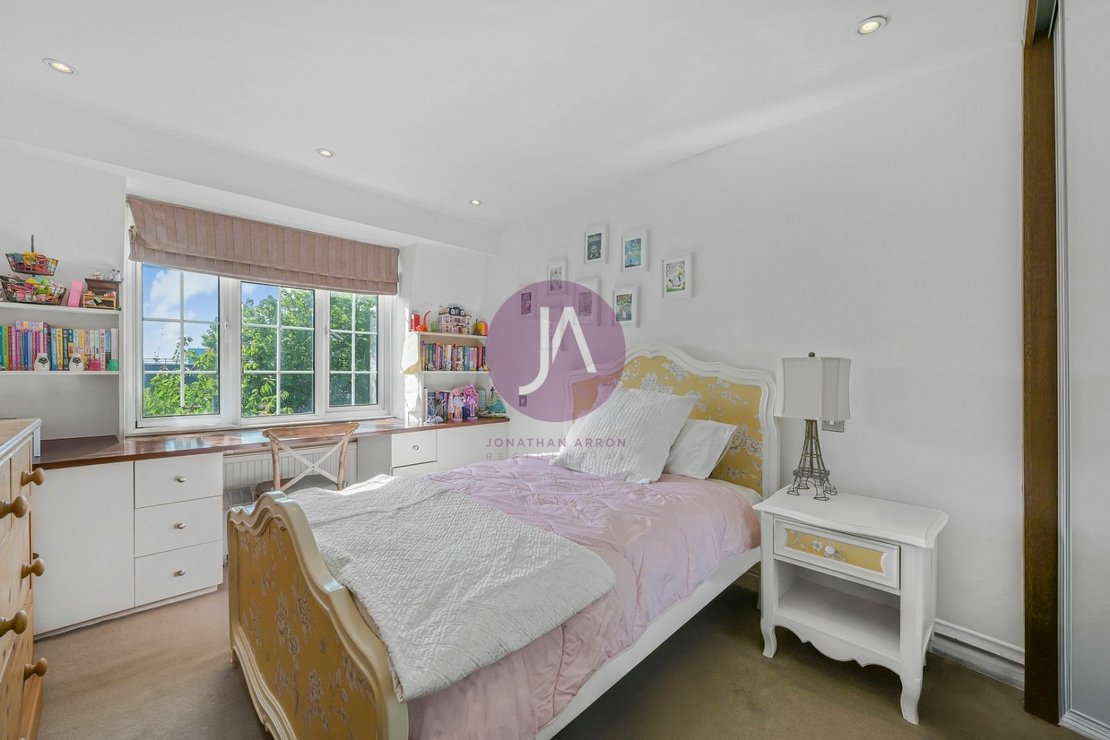 4 bedroom House to rent in The Marlowes-view8