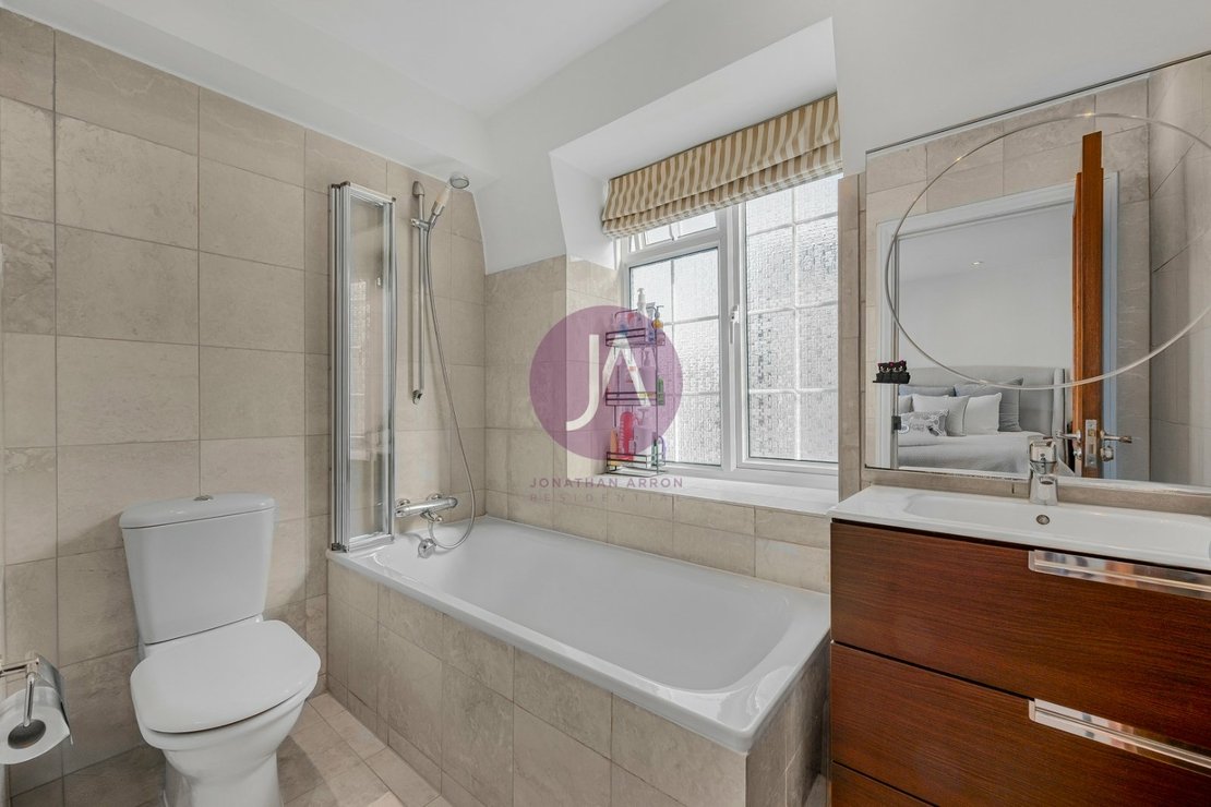 4 bedroom House to rent in The Marlowes-view12