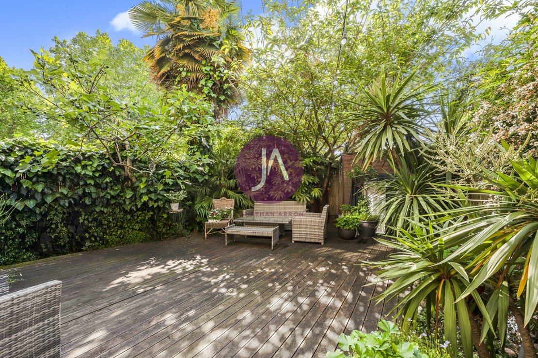 4 bedroom House to rent in The Marlowes-view2