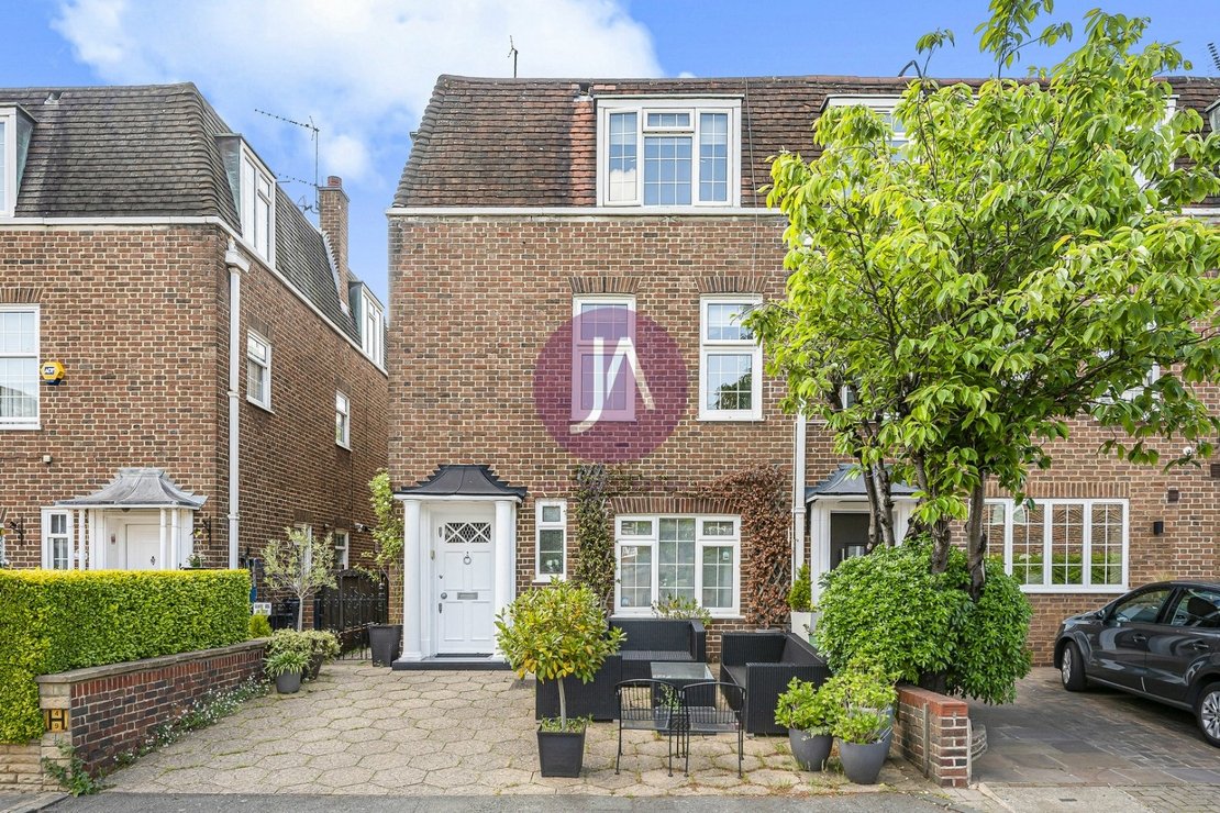 4 bedroom House to rent in The Marlowes-view1