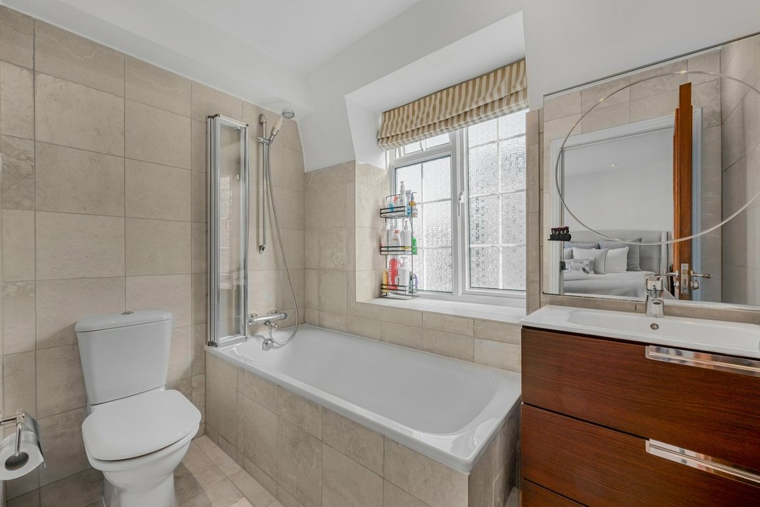 4 bedroom House to rent in The Marlowes-view11