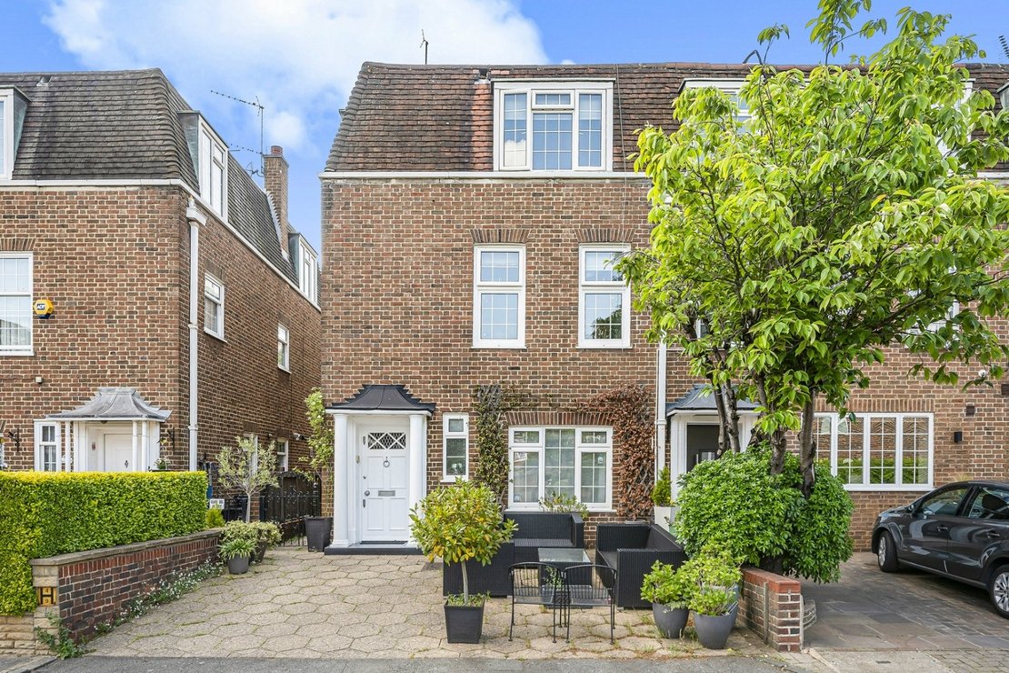 4 bedroom House to rent in The Marlowes-view7