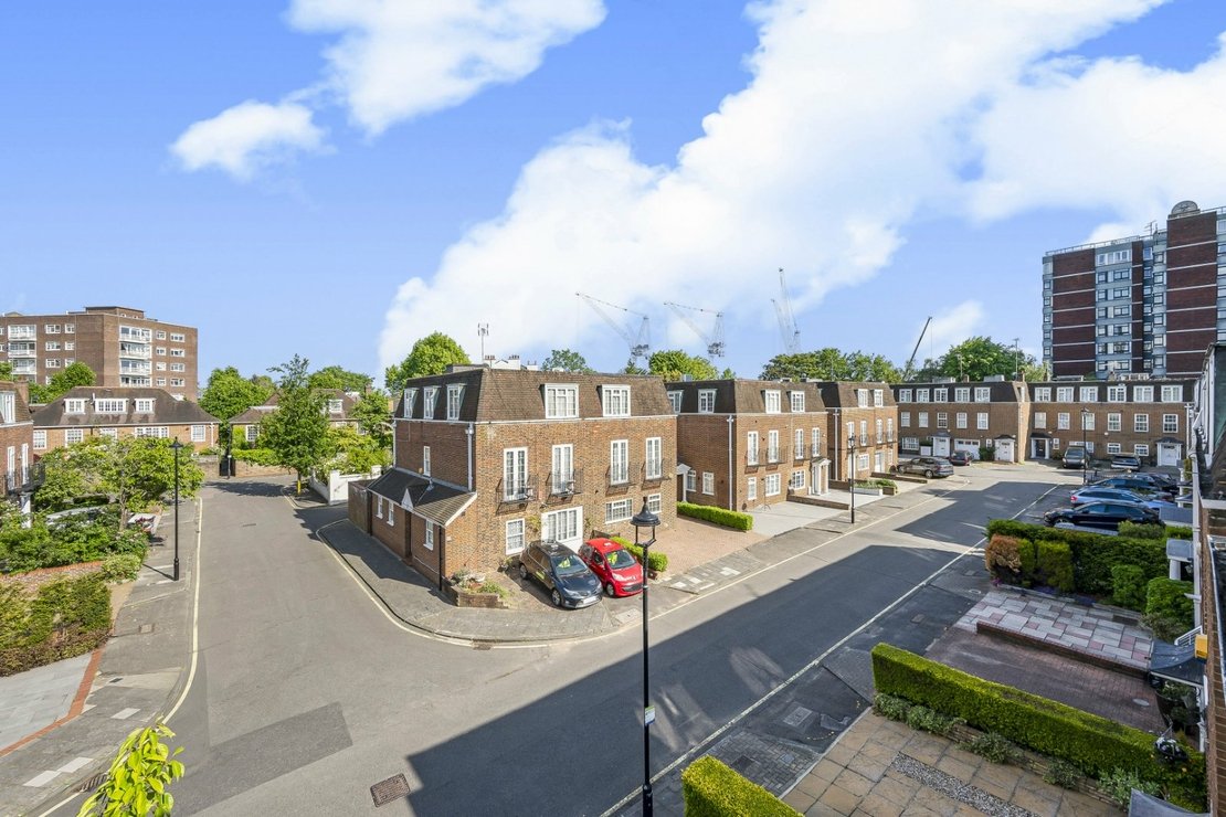 4 bedroom House to rent in The Marlowes-view15
