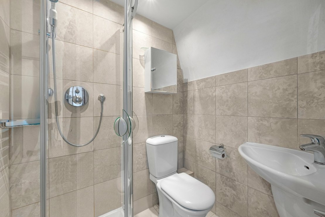 4 bedroom House to rent in The Marlowes-view13