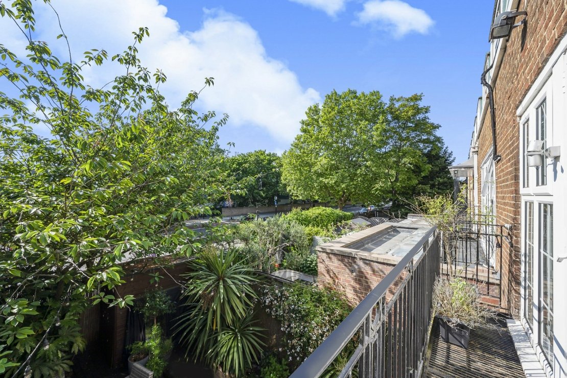 4 bedroom House to rent in The Marlowes-view14