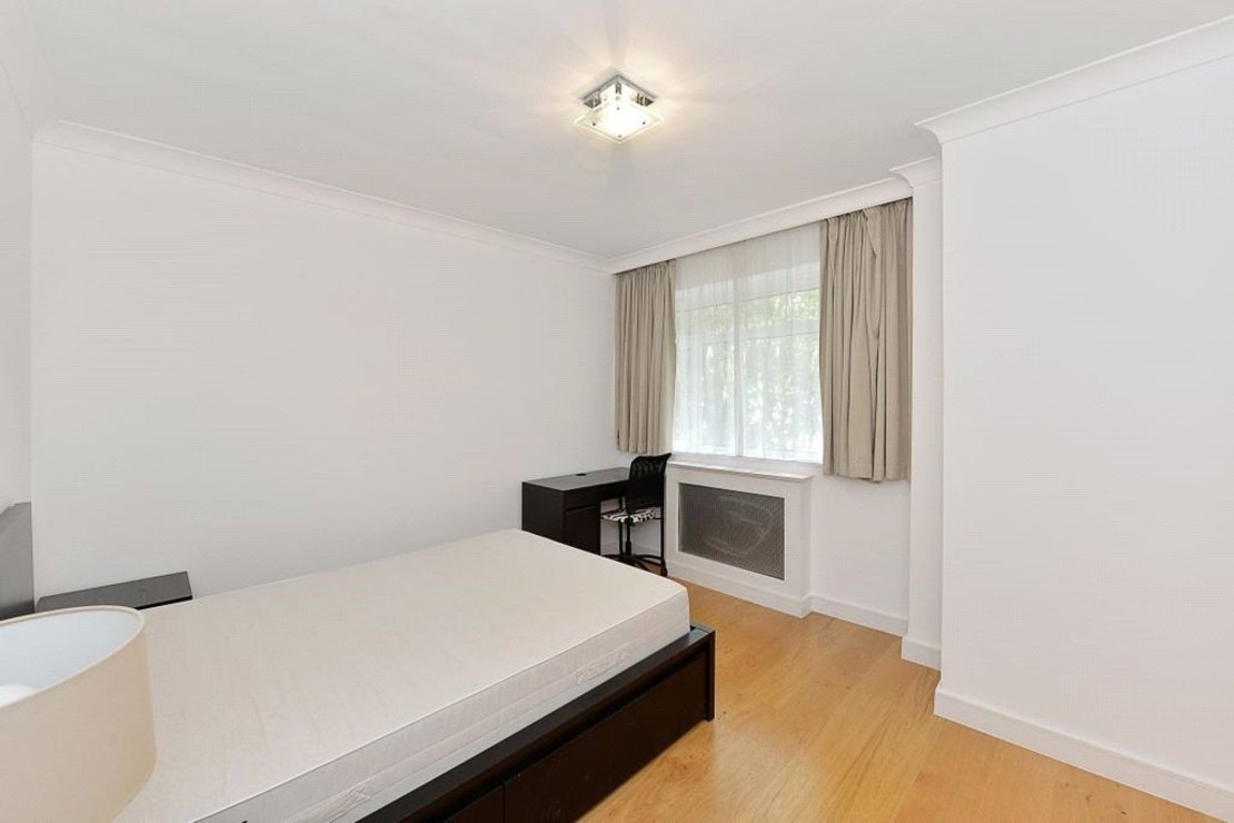 3 bedroom Flat to rent in The Polygon-view9