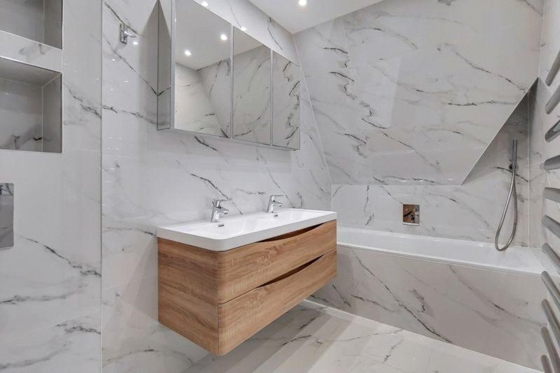 3 bedroom Flat to rent in The Woodlands-view4