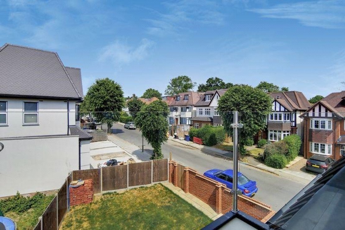 3 bedroom Flat to rent in The Woodlands-view13