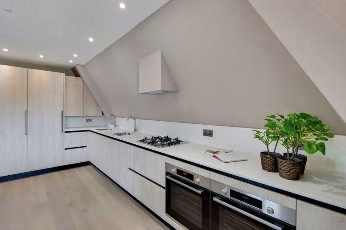 3 bedroom Flat to rent in The Woodlands-view3