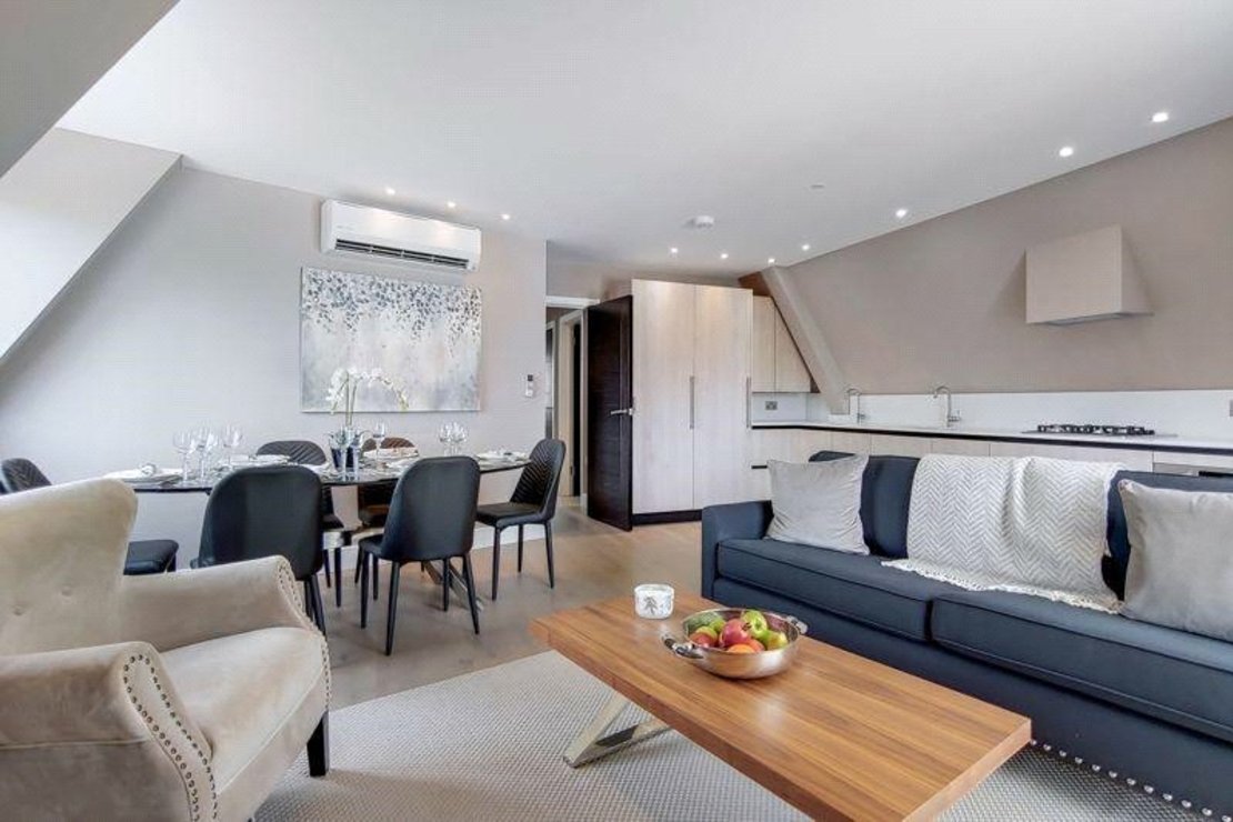 3 bedroom Flat to rent in The Woodlands-view1
