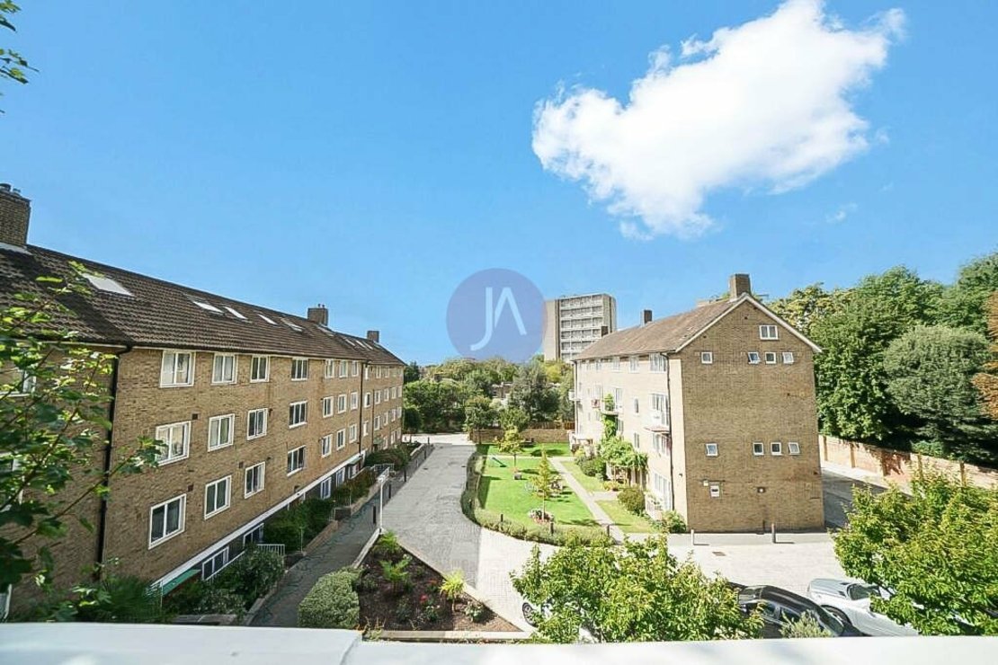 1 bedroom Flat to rent in Verity House-view7