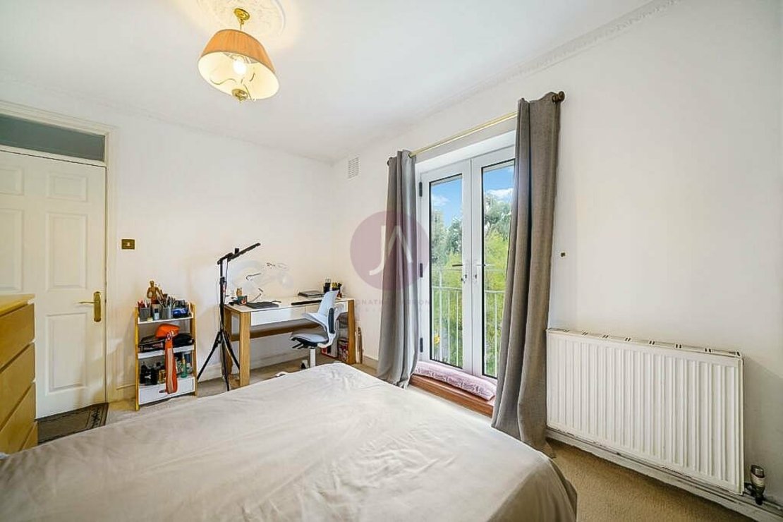 1 bedroom Flat to rent in Verity House-view6