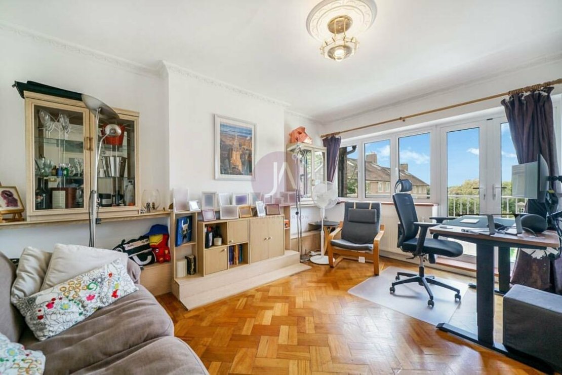1 bedroom Flat to rent in Verity House-view3