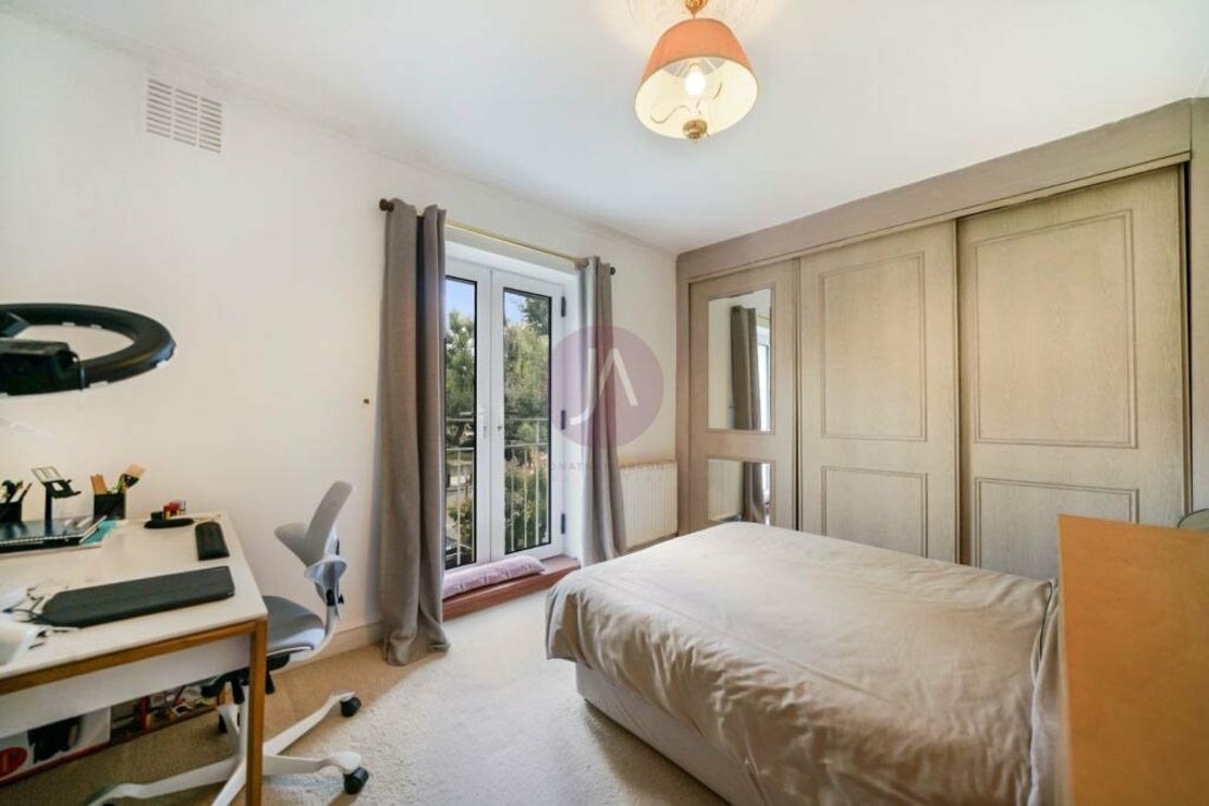 1 bedroom Flat to rent in Verity House-view5