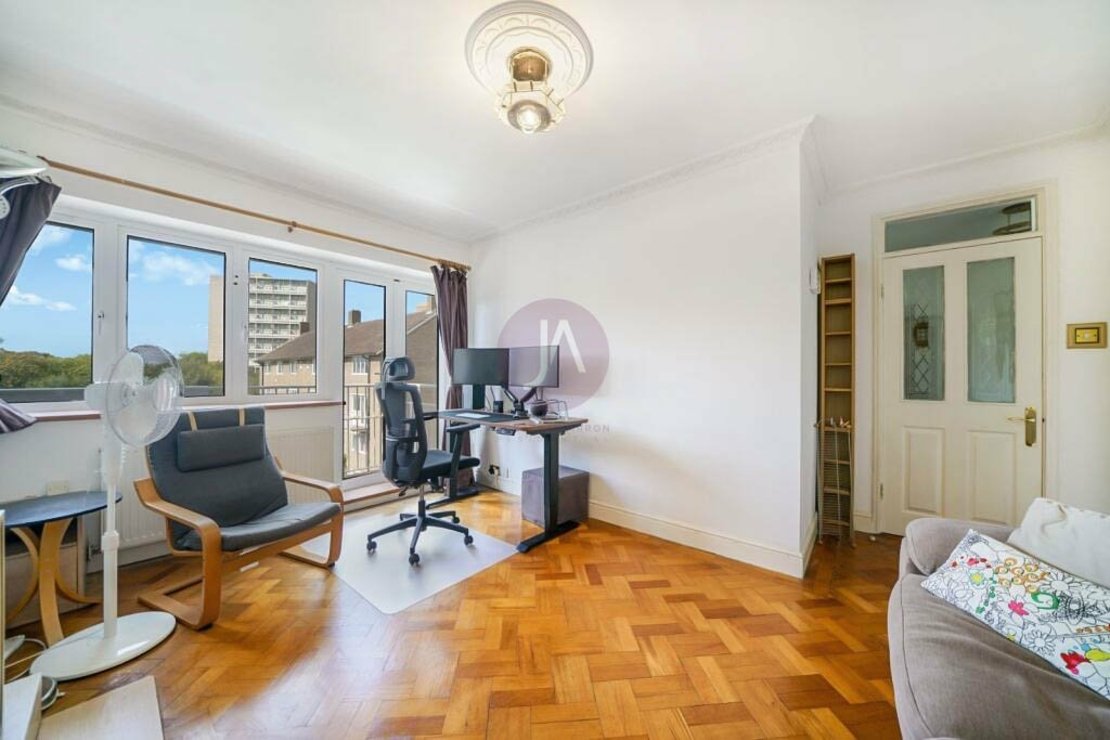 1 bedroom Flat to rent in Verity House-view2