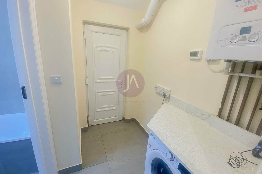 2 bedroom Maisonette to rent in Victoria Terrace-view13