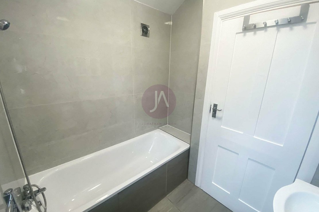2 bedroom Maisonette to rent in Victoria Terrace-view8