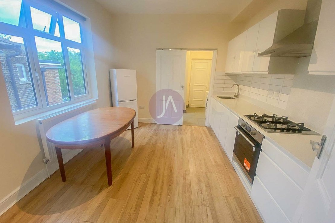 2 bedroom Maisonette to rent in Victoria Terrace-view1