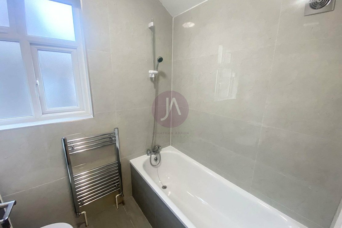 2 bedroom Maisonette to rent in Victoria Terrace-view3